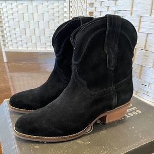 Dingo Black Tumbleweed suede ankle boots